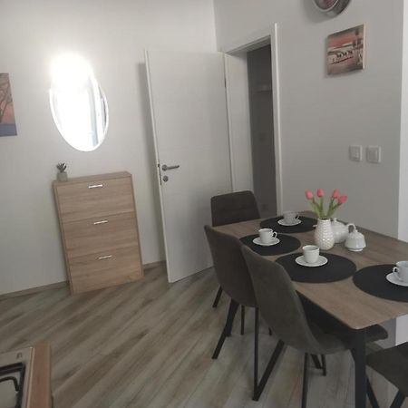 Studio Apartman Kristina พูลา ภายนอก รูปภาพ