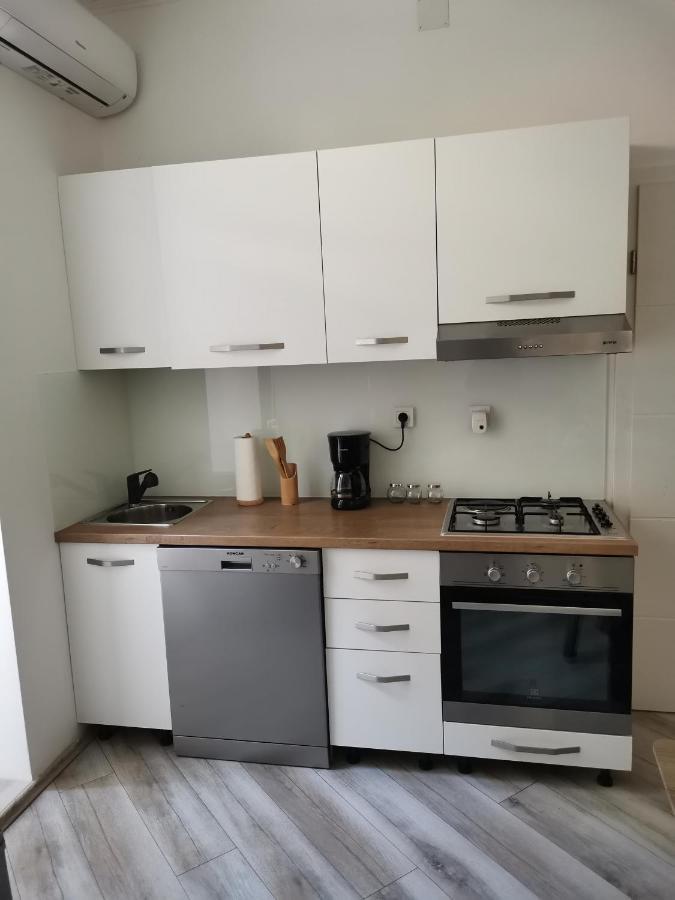 Studio Apartman Kristina Apartment พูลา ภายนอก รูปภาพ